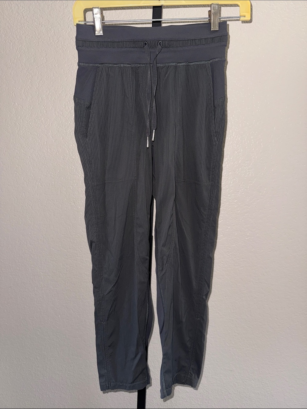 Lululemon Dance Studio Mid Rise Crop Pants size 0